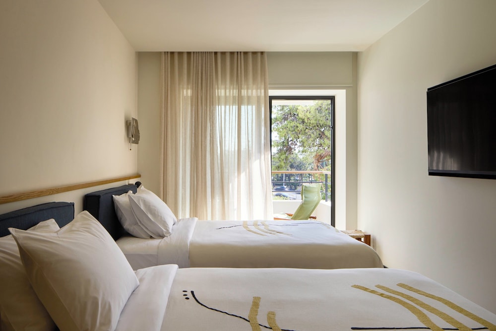 ROOM, TWIN BEDS