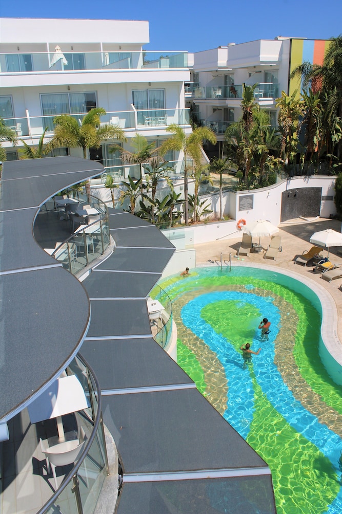 Tasia Maris Oasis Hotel 74/77