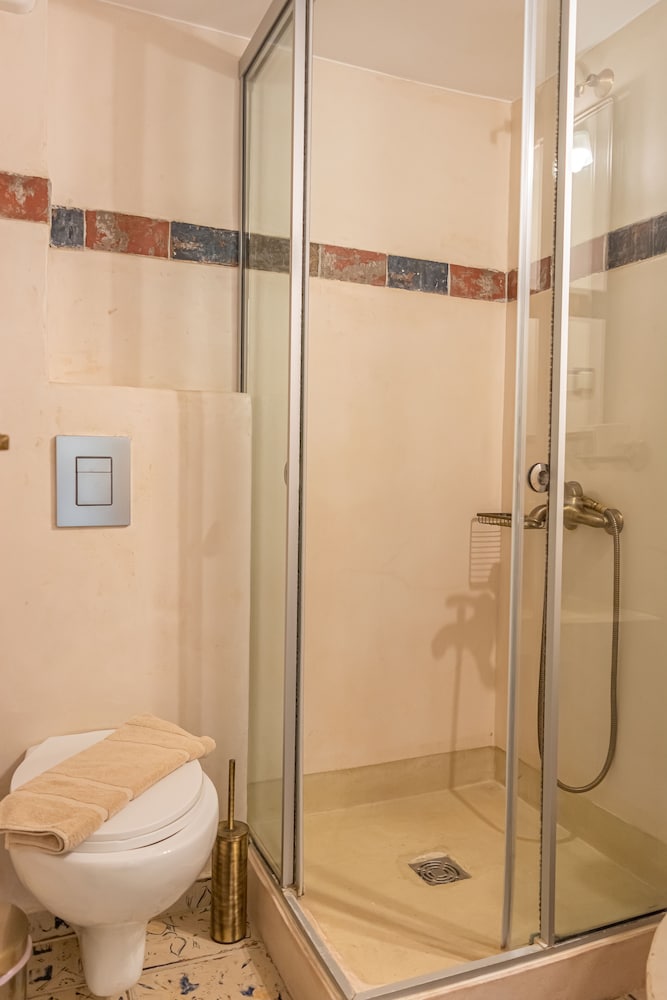 Pandora Suites 53/58