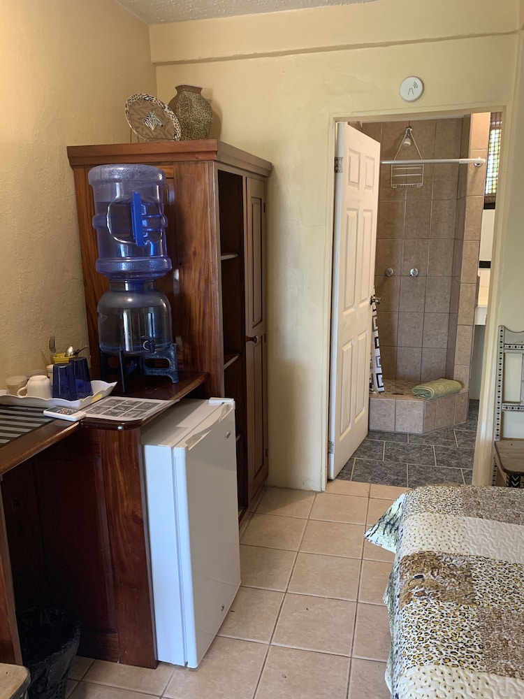 All Seasons Guest House 23/50