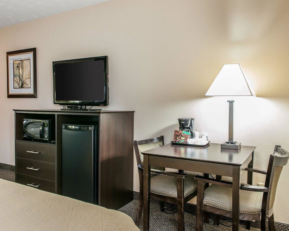 Quality Inn Suites Mattoon 32/39