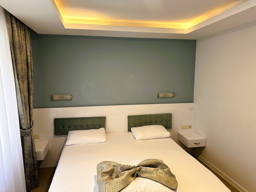 Amsterdam Hotel 16/48
