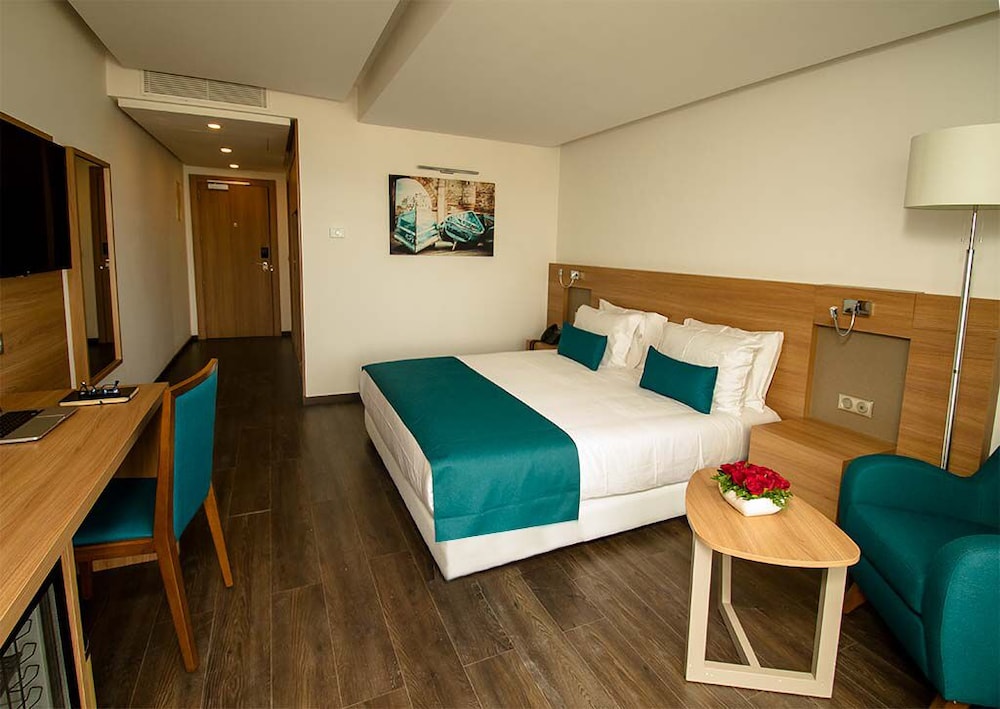 SUPERIOR, QUEEN BED, SEA VIEW
