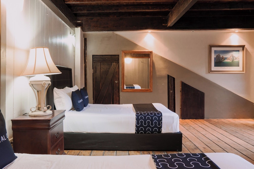 Capital O Hotel Villa Azura 19/28