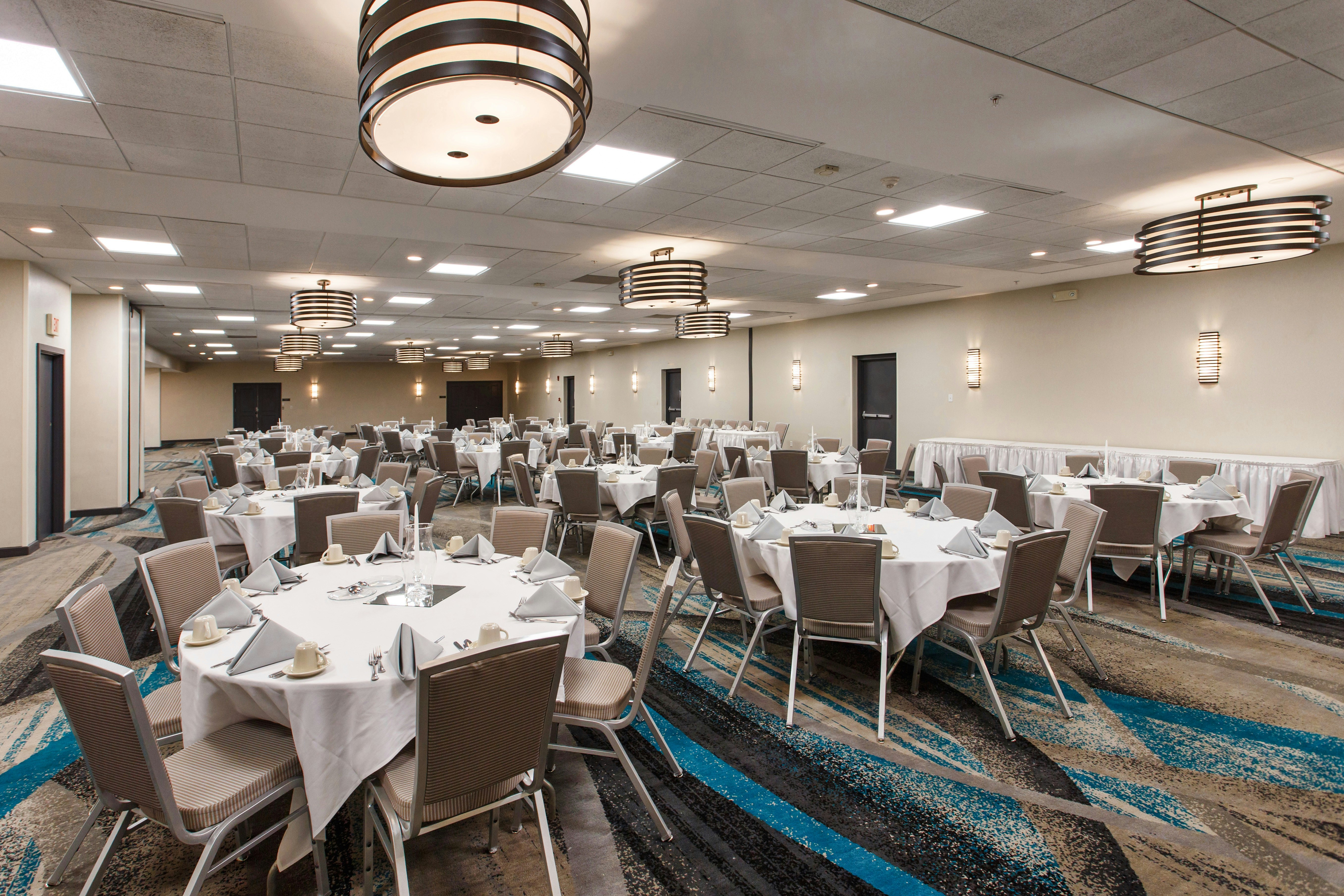 Doubletree By Hilton Neenah 41/47