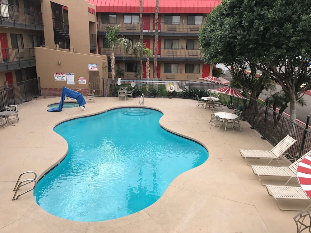 Travelers Inn 5/48