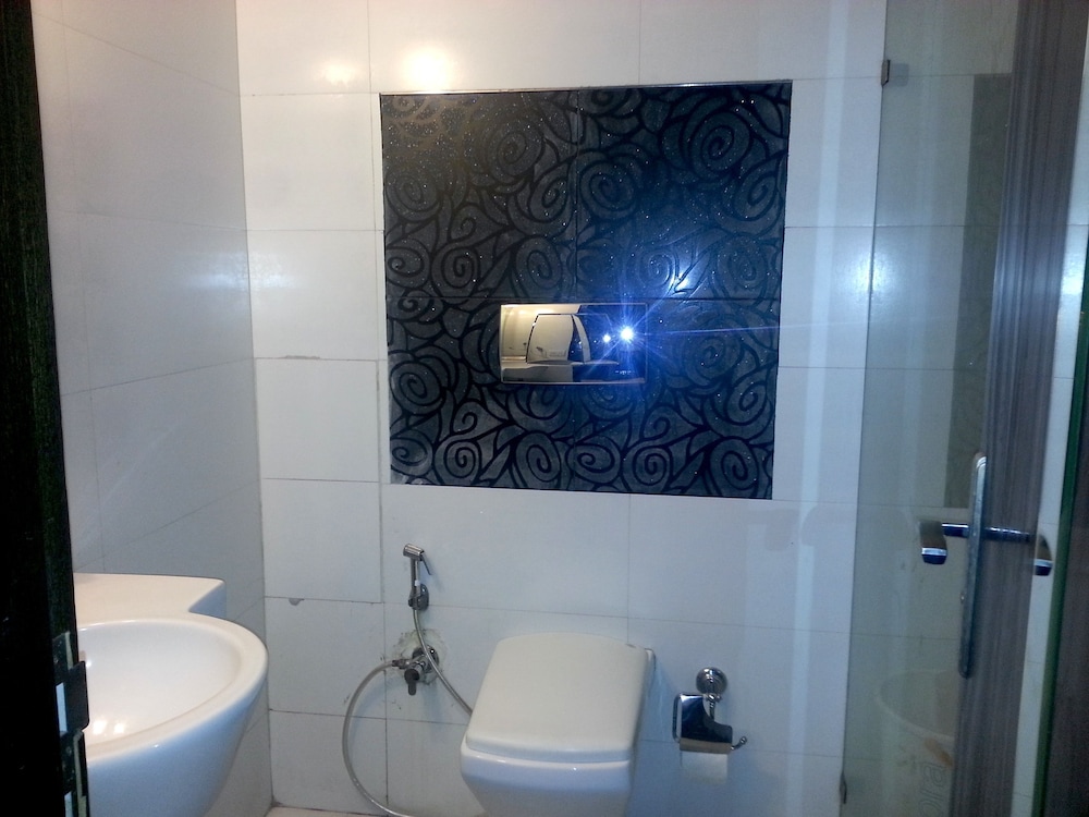 HOTEL DELHI PRIDE 39/42