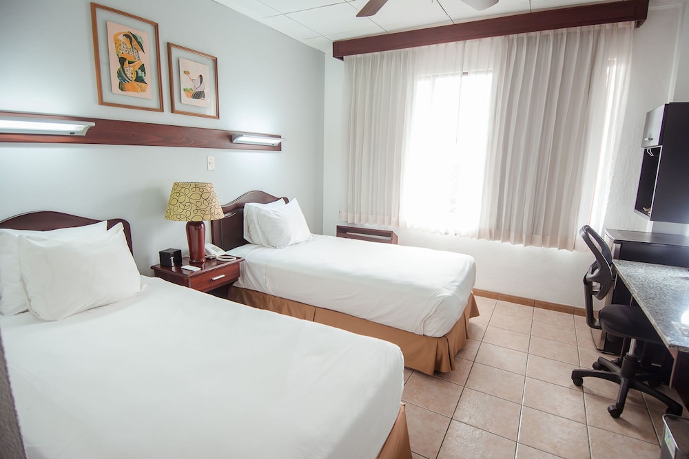 Hotel Suites And Apartments La Sabana 12/39