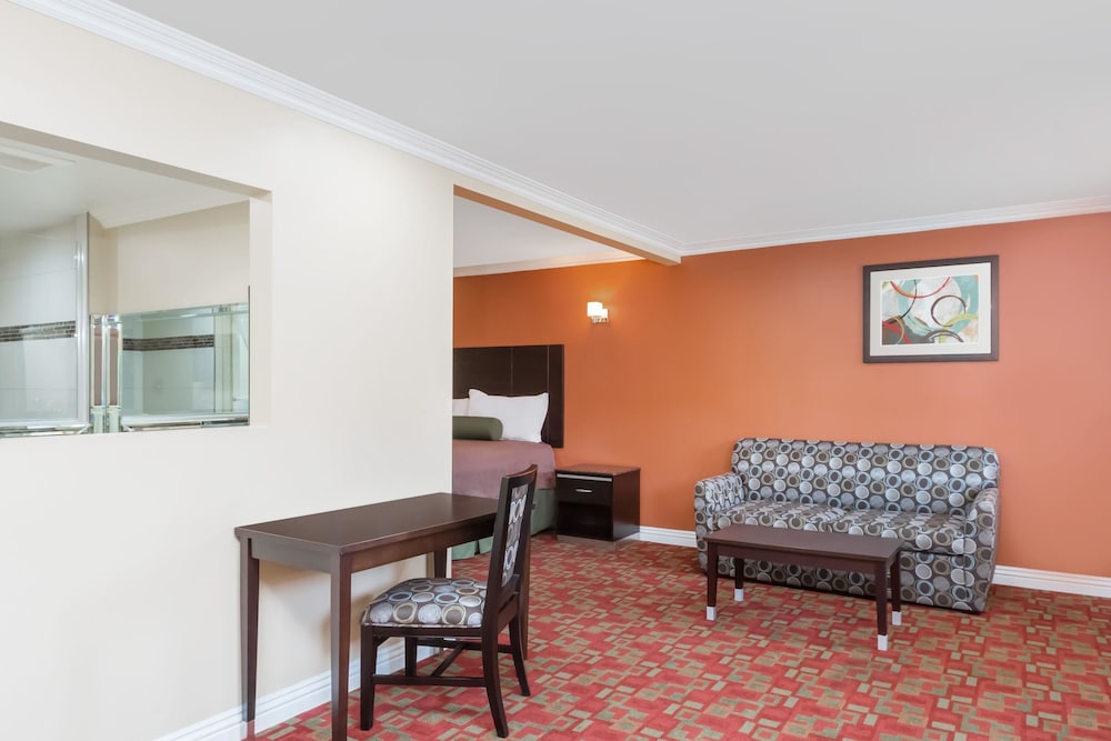 Travelodge Inn & Suites by Wyndham Bell Los Angeles Area 33/52