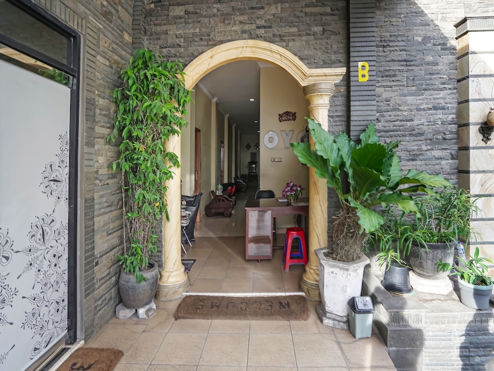 Oyo 335 Wisma Empat Lima 3/20