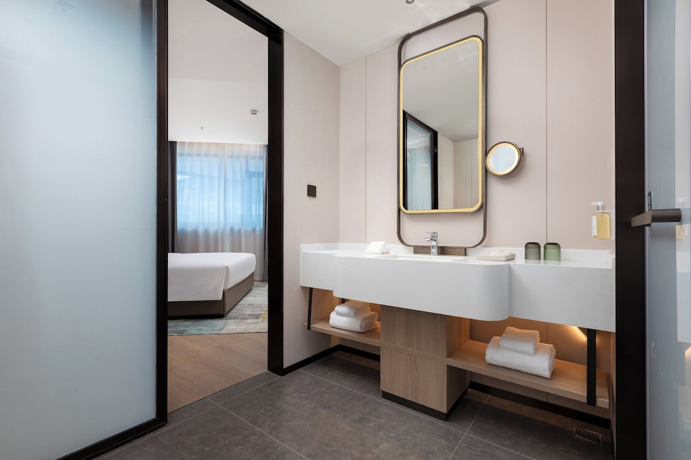 Holiday Inn Hotel & Suites Shanghai Changfeng by IHG 48/50