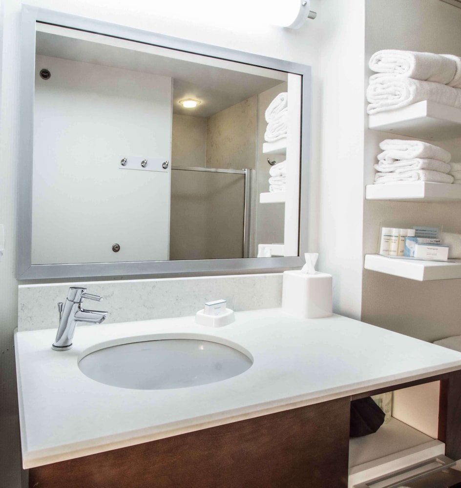 Hampton Inn South Haven 17/44