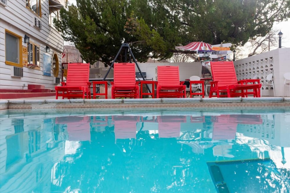 Apache Motel 43/48