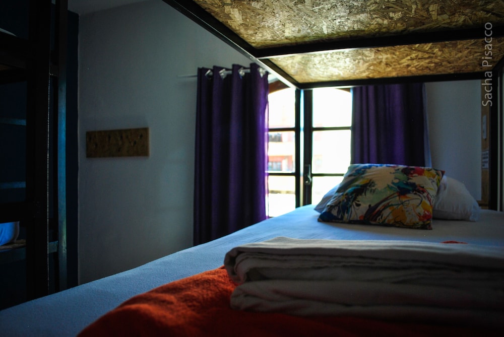 MIXED DORM, 6 BEDS, SHARED BATHROOM