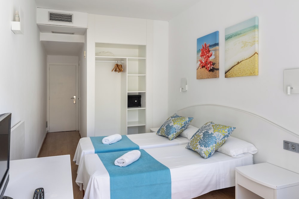 Neptuno Paguera Hostal 24/56