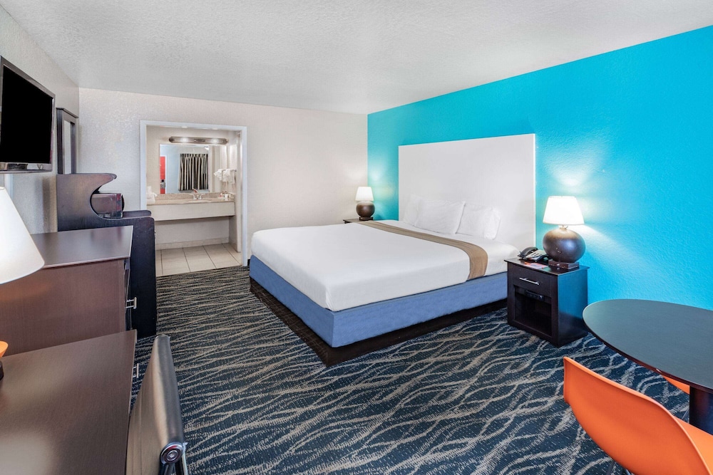 Howard Johnson by Wyndham Houston Hobby Airport 17/61