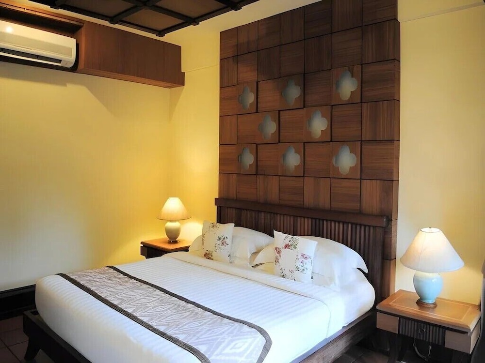 Montien House 19/50