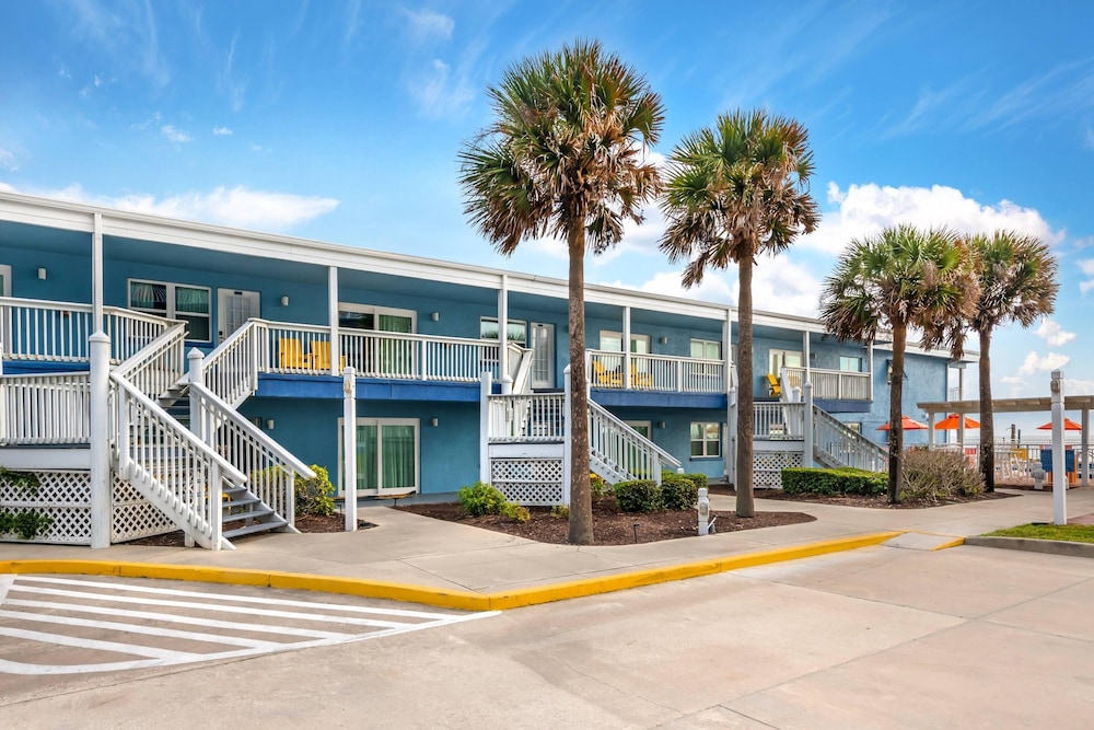 Coconut Palms Beach Resort II 42/50