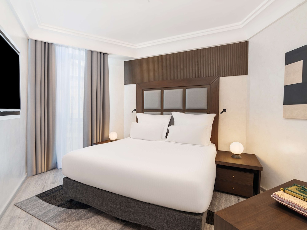 DELUXE, EXECUTIVE, SUITE, KING AND TWIN BEDS, PARTIAL KAABA VIEW