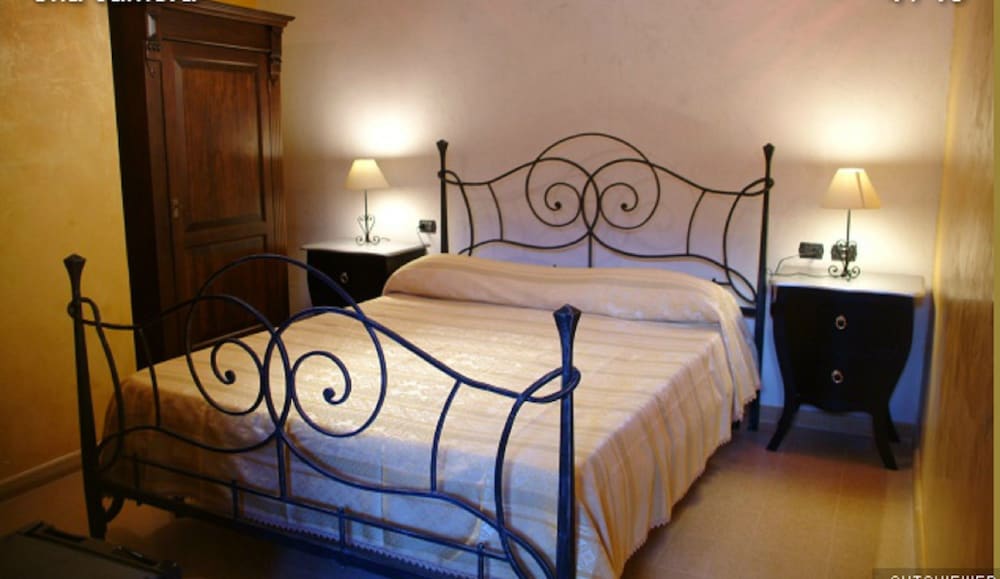 ROOM, DOUBLE BED