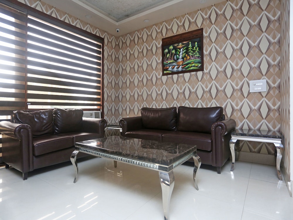 Oyo 5198 Hotel Hcgrand 22/31