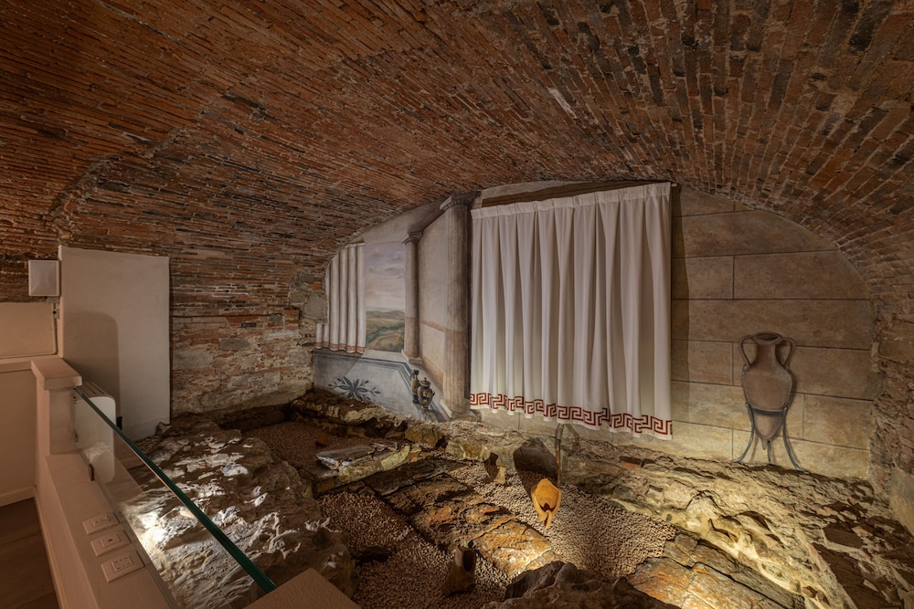 Palazzo Dipinto 24/50