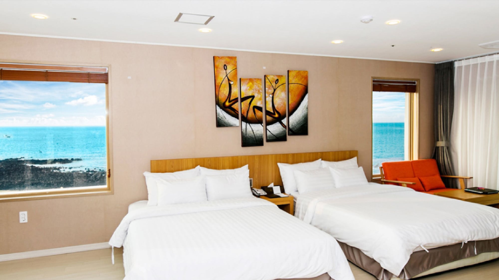 DELUXE, TWIN BEDS