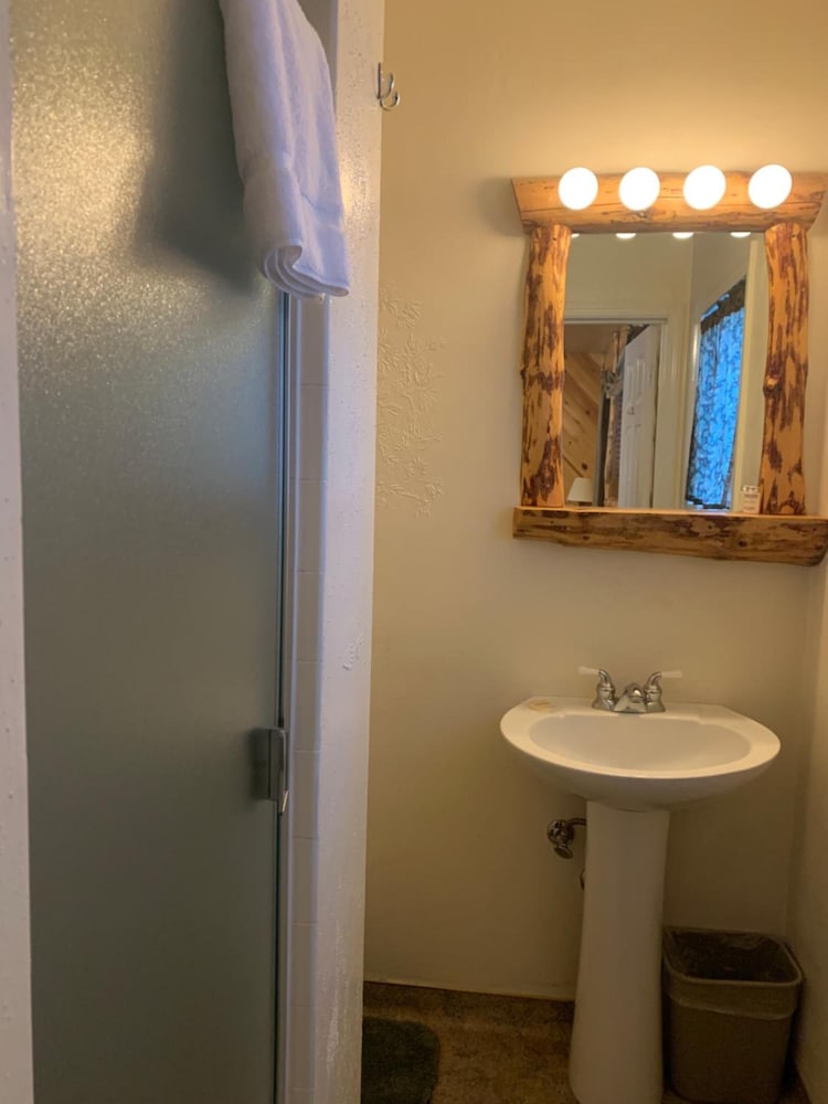 Tahoe Valley Lodge 25/25