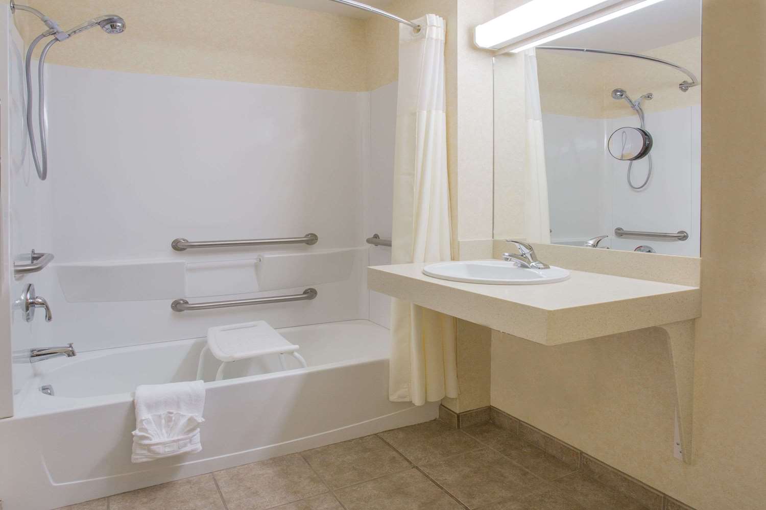 Days Inn By Wyndham Manitou Springs 40/42