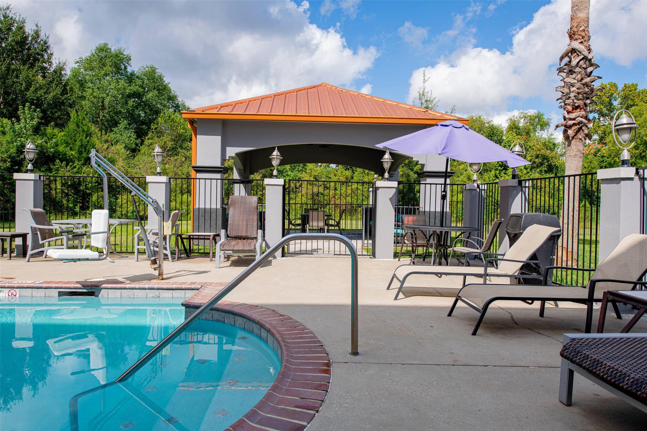 Comfort Suites Oil Center 25/60