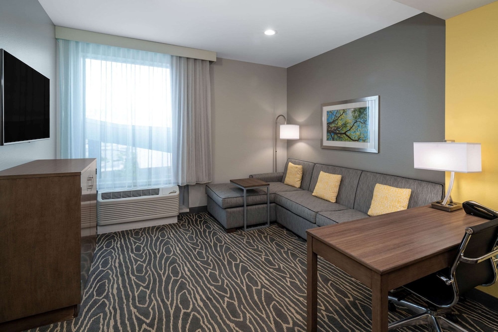 La Quinta Inn & Suites By Wyndham Tifton 13/26