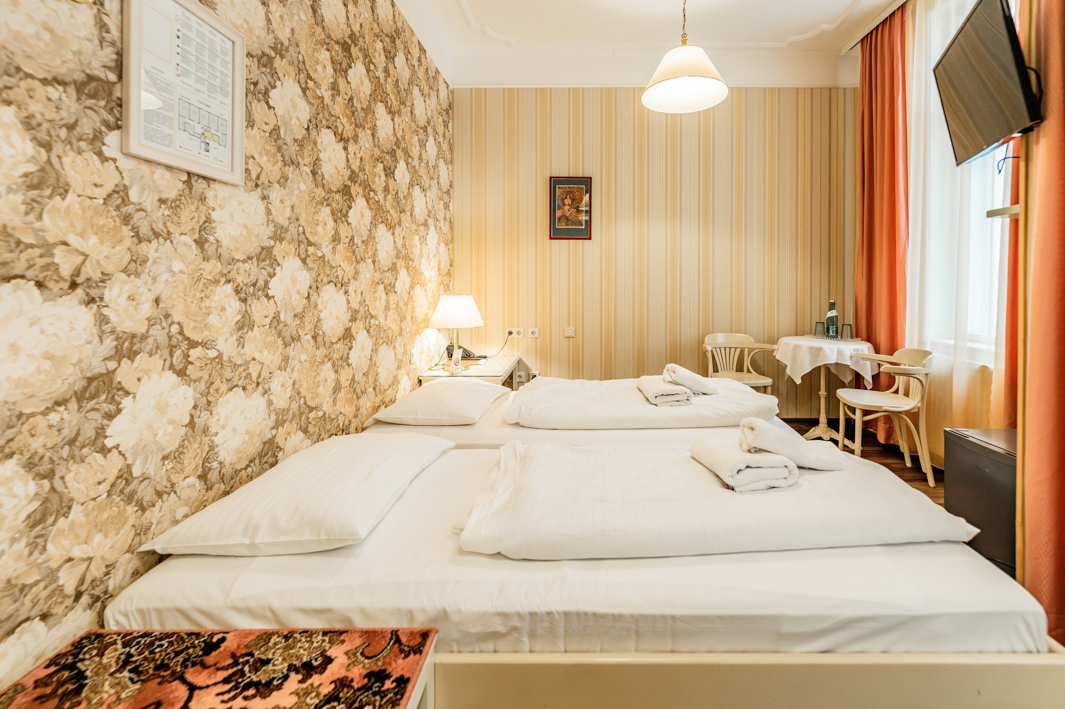 Standard, Twin Beds 2/2