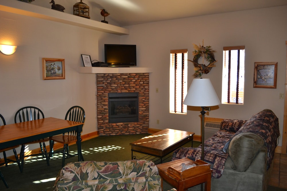 Eagle Fire Lodge Cabins 53/75