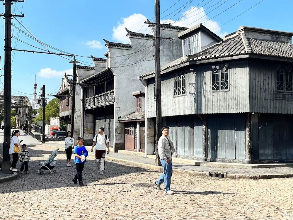 Jinglai Hotel (Shanghai Bund East Nanjing Road Pedestrian Street) 38/50