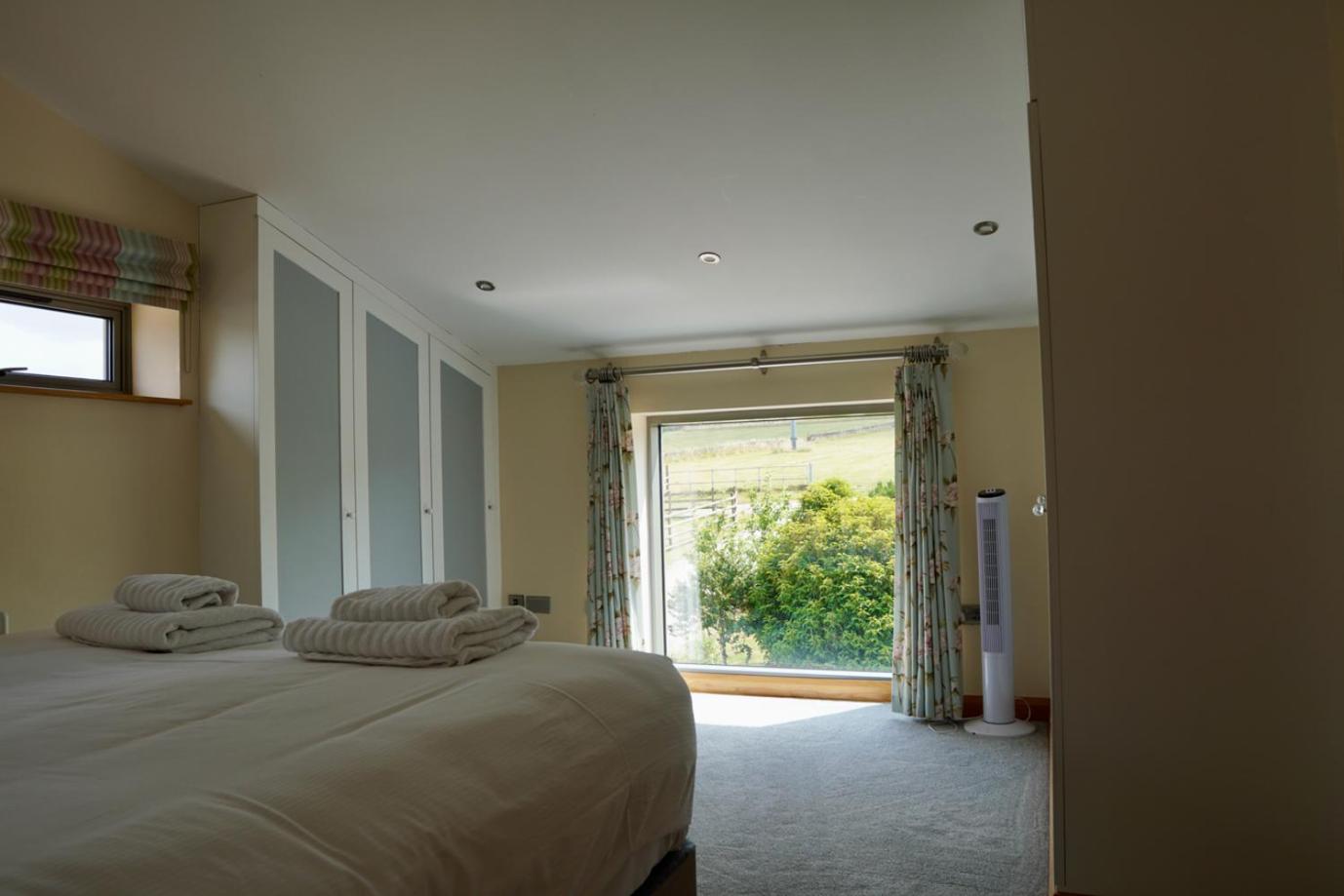 4 Bedrooms, House