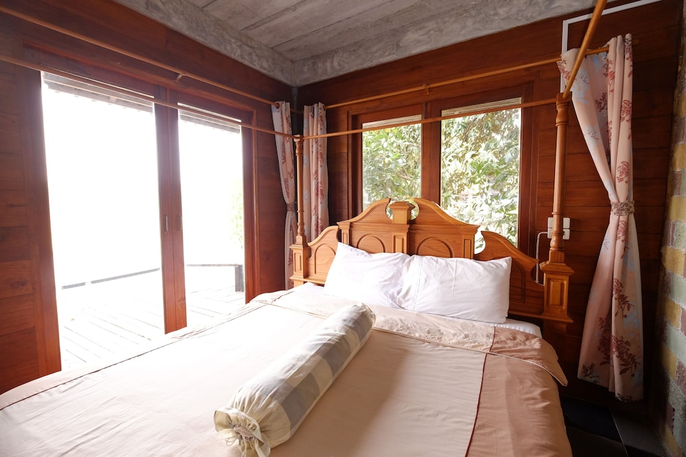 STANDARD, TWIN BEDS, GARDEN VIEW