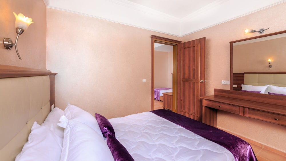 Caprice Beach Hotel 22/67
