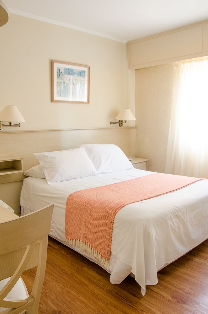 Sunset Beach Hotel 18/68