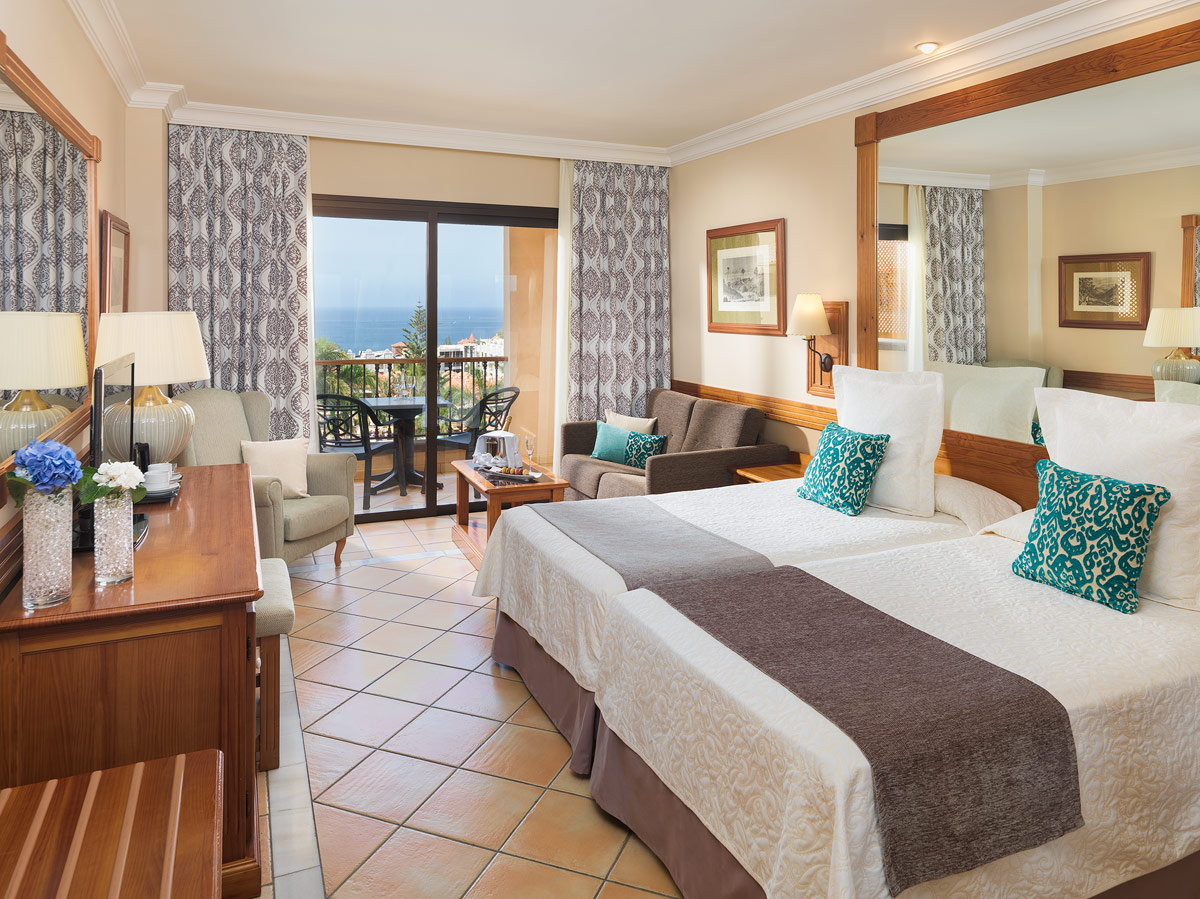 Double Room Pool View / Side Sea View 2 People