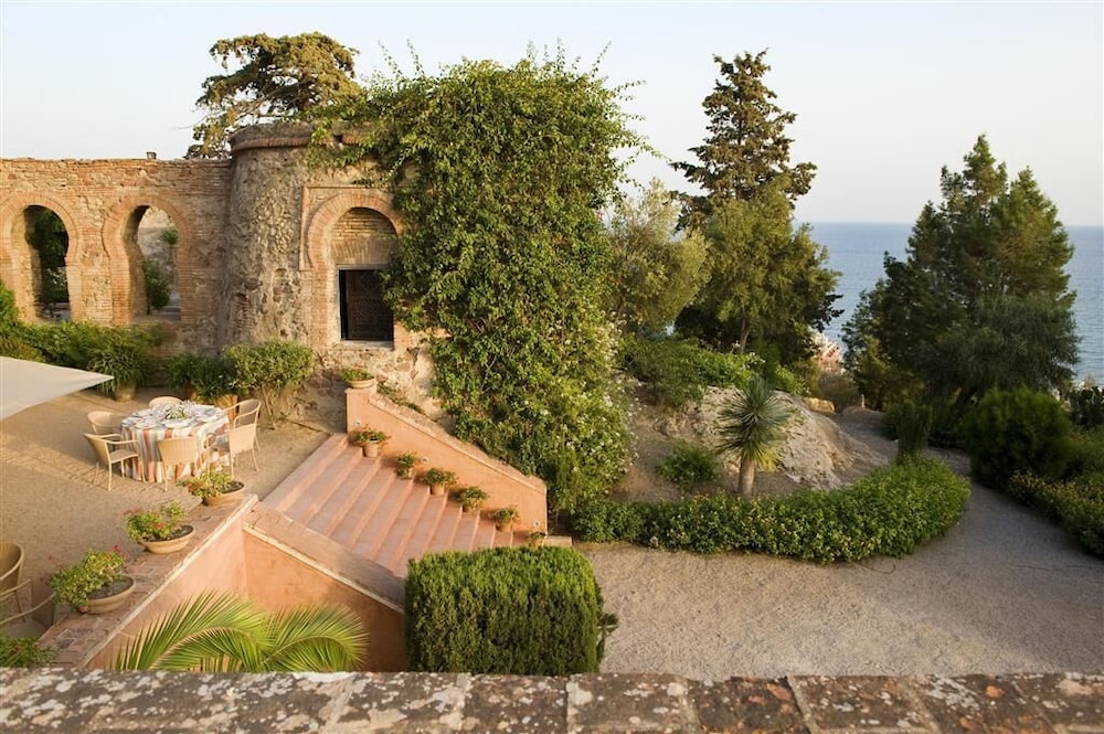 Hotel Castillo De Santa Catalina 34/50