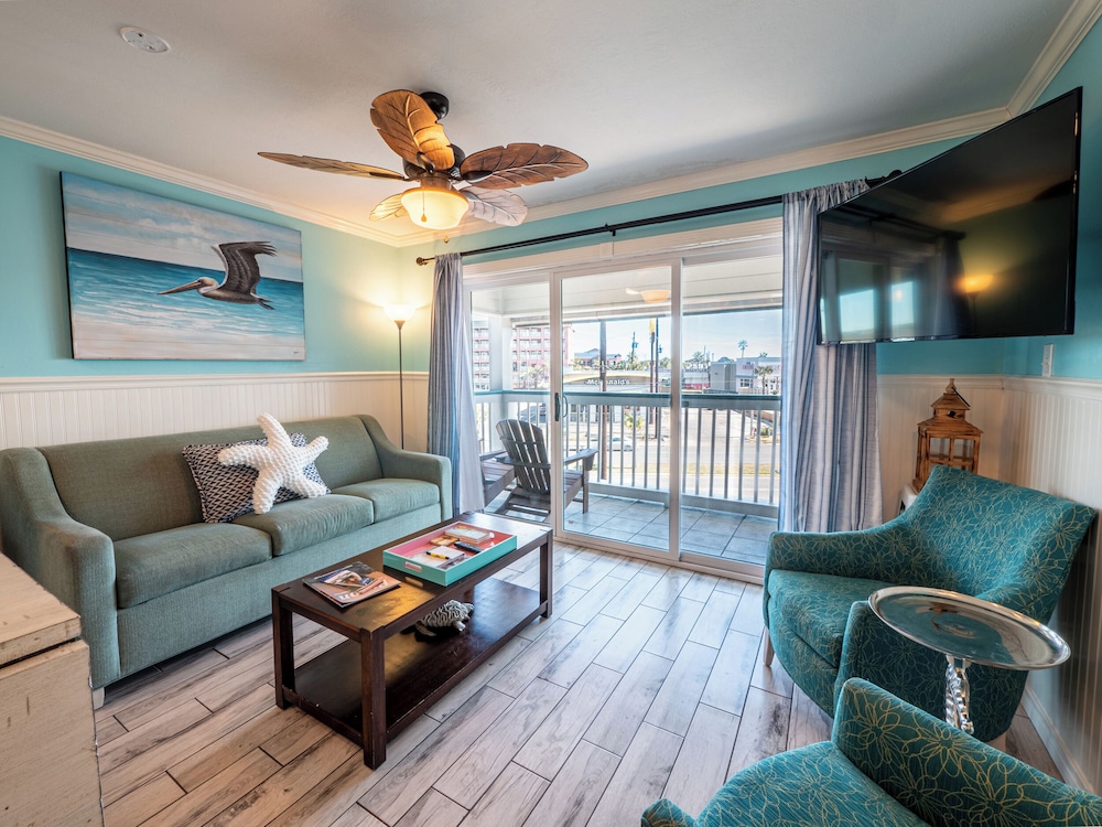 Casa Del Mar Beachfront Suites 71/82