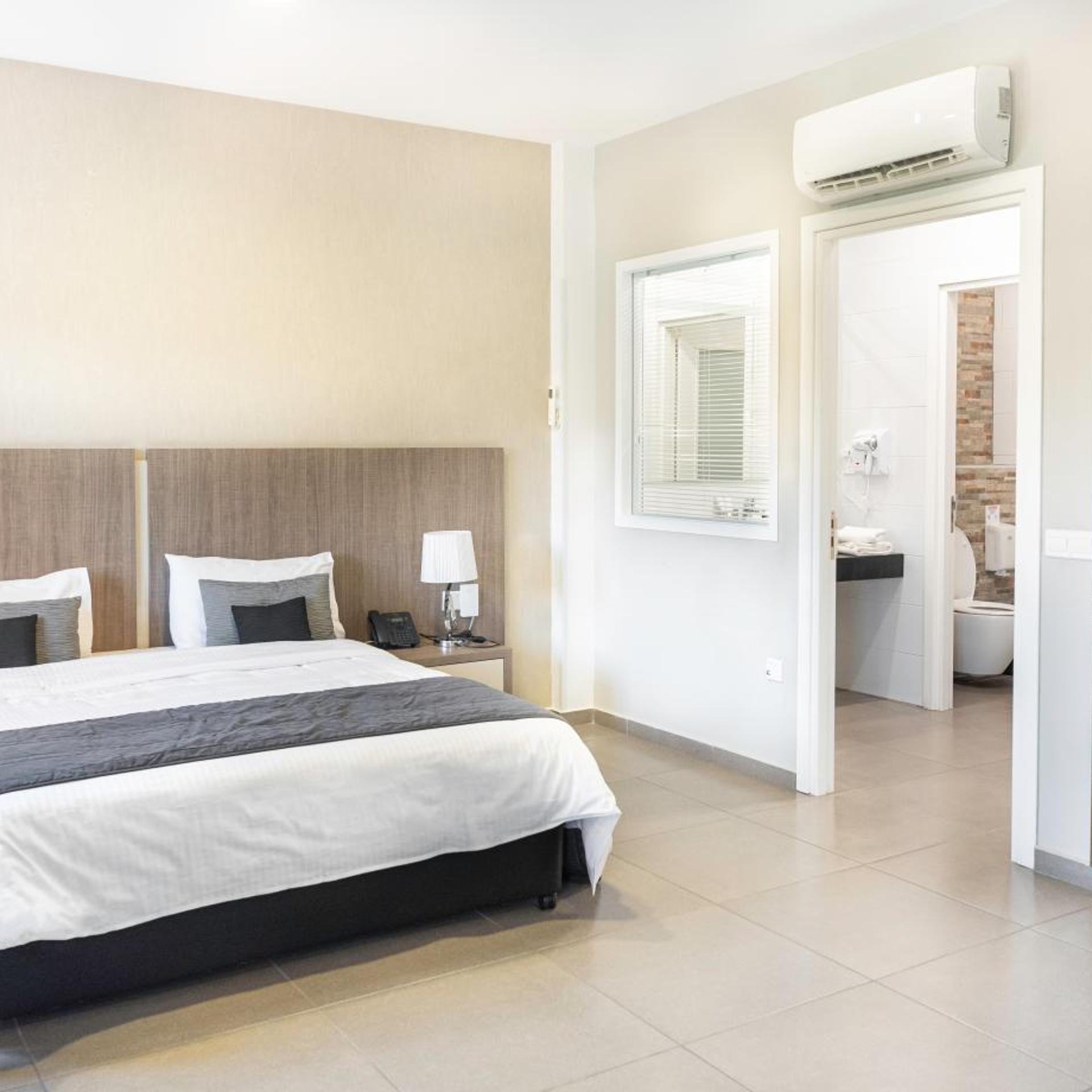 Senior, Suite, King Bed