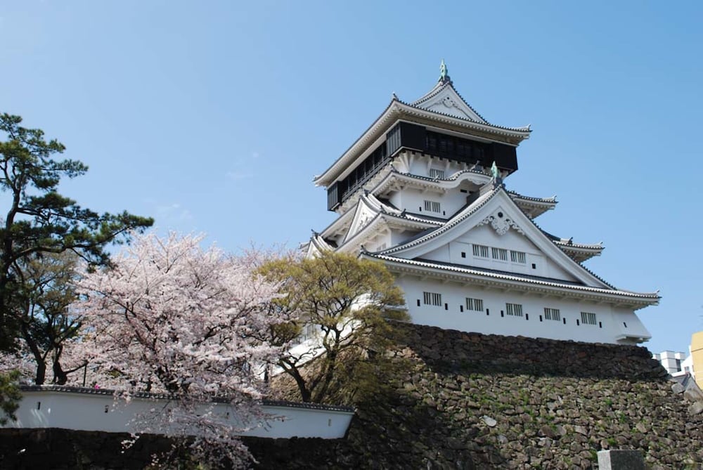 Hotel 1 2 3 Kokura 6/68