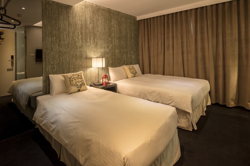 FINDERS HOTEL 9/50