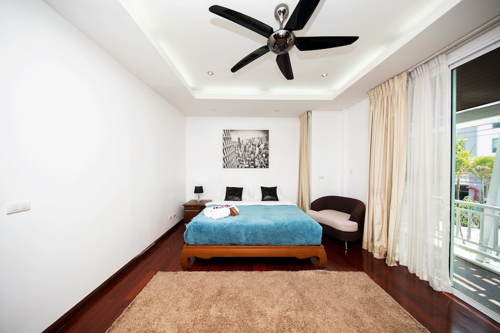 6 BEDROOMS, FAMILY, VILLA, POOL VIEW, PRIVATE POOL