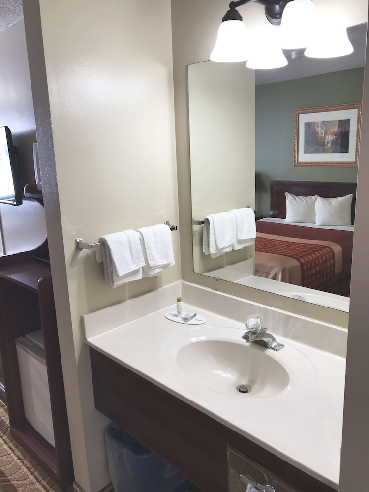 Heartland Hotel And Suites 61/62
