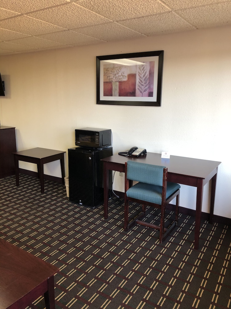 Americas Best Value Inn Suites 33/36