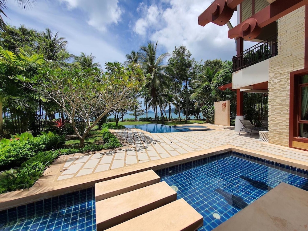 Amatapura Beach Villa 12 3/57
