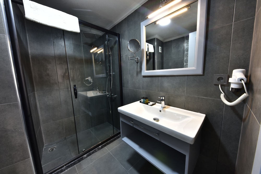 Almina Inn Hotel 47/50