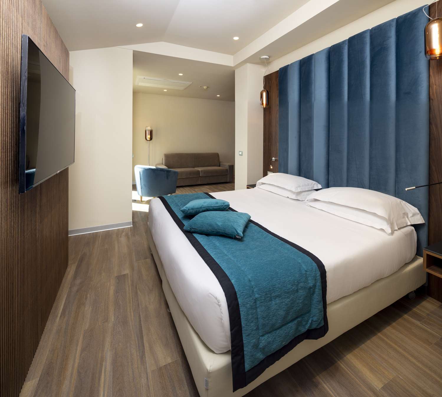 Tower, Junior Suite, King Bed, Bunk Bed, City View
